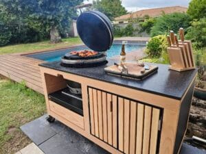 Lire la suite à propos de l’article Cuisine Extérieure avec Kamado – L’Alliance du Feu et de la Tradition