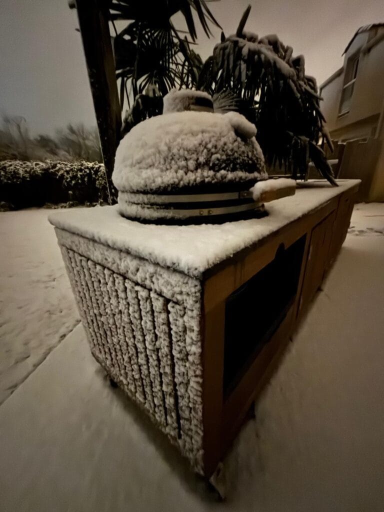 Lire la suite à propos de l’article Cuisiner dehors en hiver : une fausse bonne idée ?