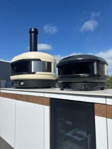 Lire la suite à propos de l’article Une nouvelle signature de la cuisine extérieure : le partenariat Les Tontons Grilleurs et Gozney