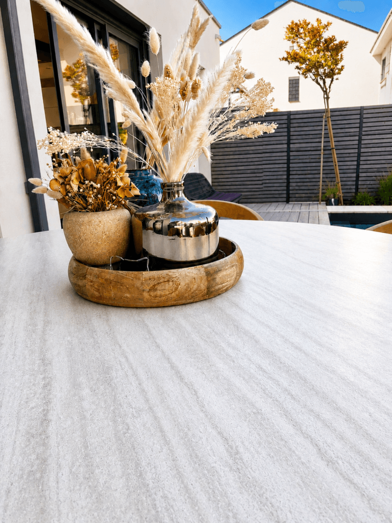Table extérieure haut de gamme et sur mesure avec plateau céramique, forme et dimension personnalisées