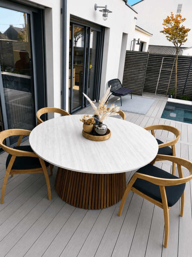 Lire la suite à propos de l’article Les Tontons Grilleurs lancent ALMA, une collection de table extérieure sur mesure pour prolonger l&rsquo;expérience de l&rsquo;art de vivre en extérieur