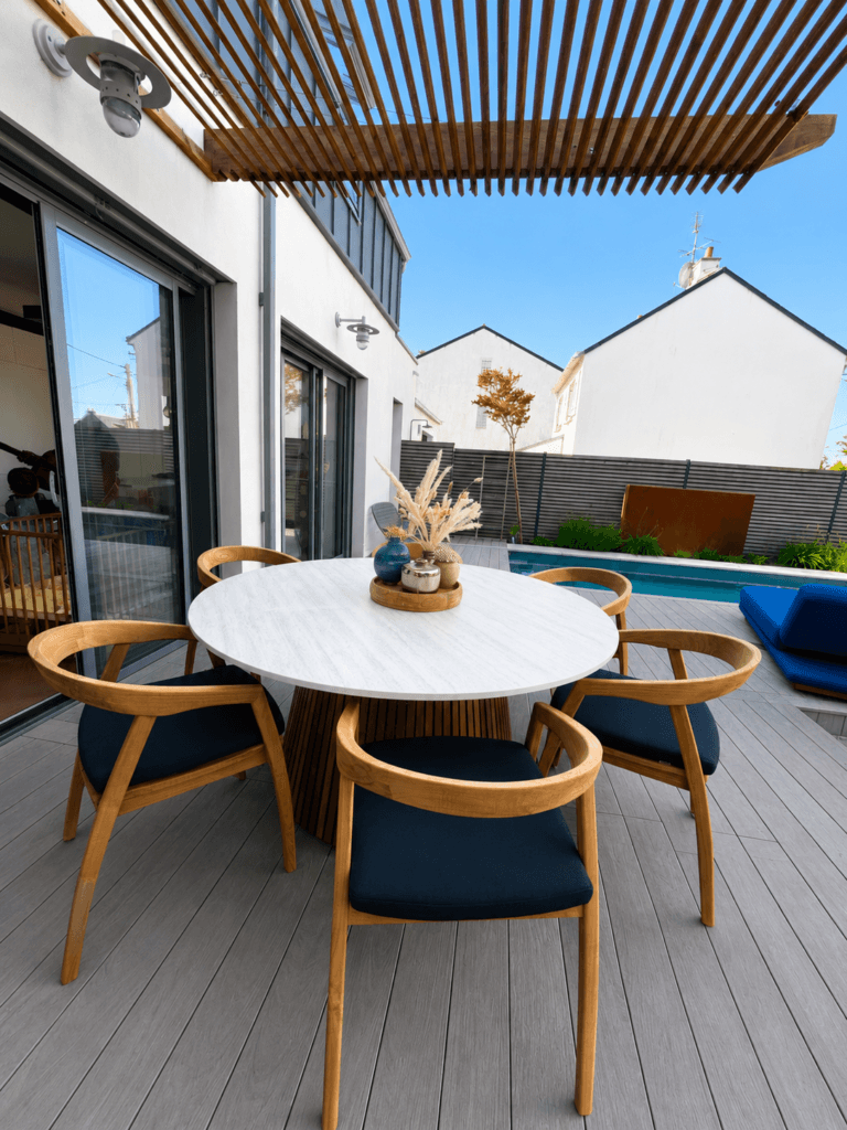 Une table extérieur unique et originale, fabrication sur mesure, forme et dimension personnalisées