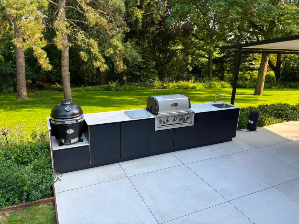 Linéaire cuisine extérieure avec barbecue gaz conception sur mesure