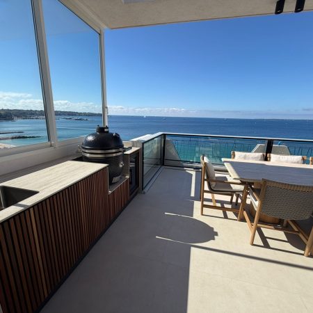 Harmonie exterieure entre cuisine d'exterieur et mobilier haut de gamme